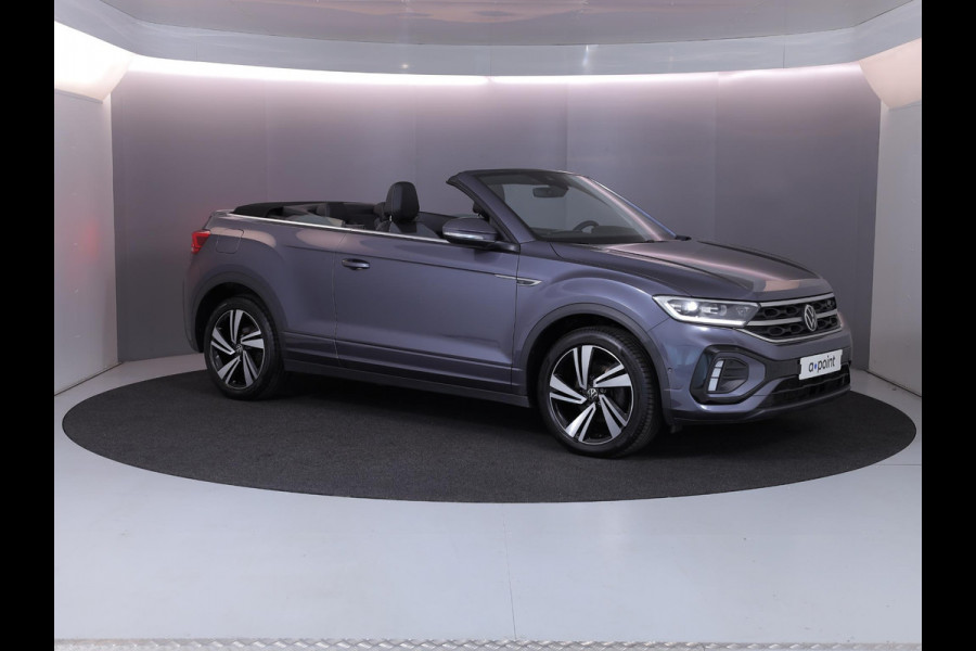 Volkswagen T-Roc Cabrio 1.5 TSI R-Line 150 pk Automaat (DSG) | Navigatie | Trekhaak (afneembaar) | Parkeersensoren (Park assist) | Achteruitrijcamera | Windscherm | Stoel/stuur verwarming | R-Line |