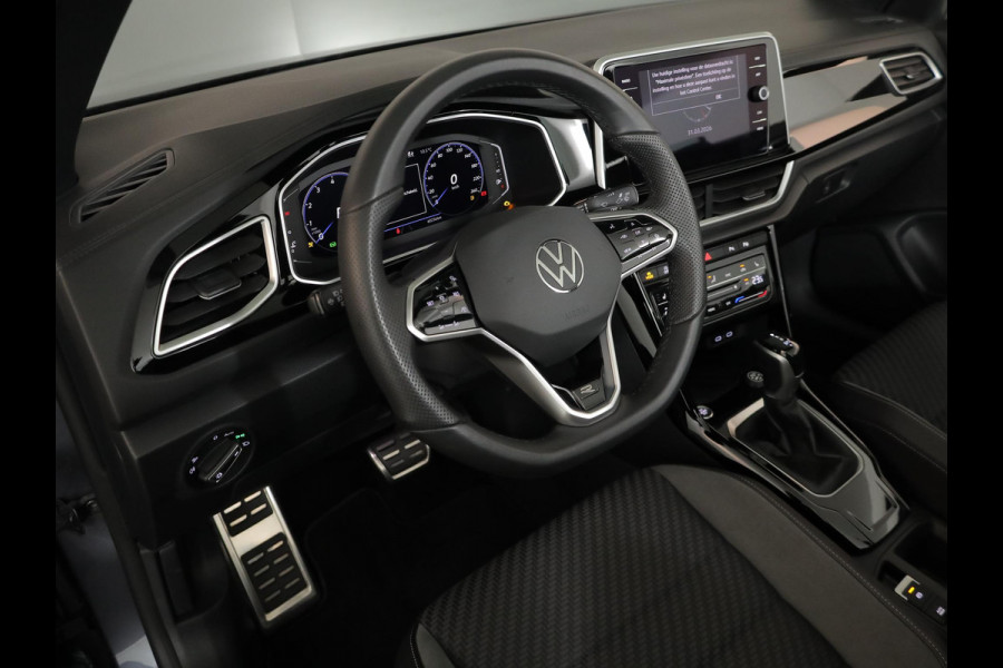 Volkswagen T-Roc Cabrio 1.5 TSI R-Line 150 pk Automaat (DSG) | Navigatie | Trekhaak (afneembaar) | Parkeersensoren (Park assist) | Achteruitrijcamera | Windscherm | Stoel/stuur verwarming | R-Line |