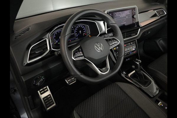 Volkswagen T-Roc Cabrio 1.5 TSI R-Line 150 pk Automaat (DSG) | Navigatie | Trekhaak (afneembaar) | Parkeersensoren (Park assist) | Achteruitrijcamera | Windscherm | Stoel/stuur verwarming | R-Line |