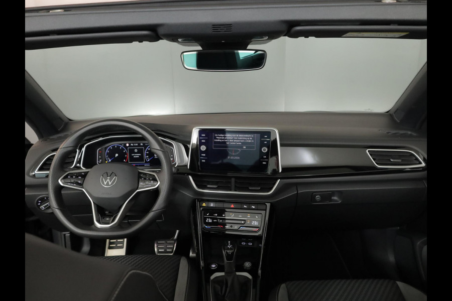 Volkswagen T-Roc Cabrio 1.5 TSI R-Line 150 pk Automaat (DSG) | Navigatie | Trekhaak (afneembaar) | Parkeersensoren (Park assist) | Achteruitrijcamera | Windscherm | Stoel/stuur verwarming | R-Line |