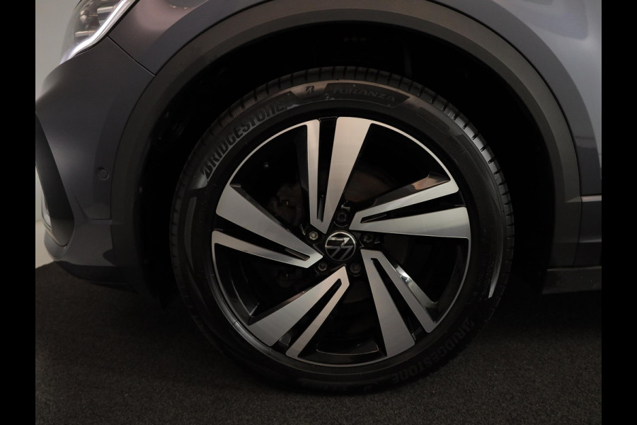 Volkswagen T-Roc Cabrio 1.5 TSI R-Line 150 pk Automaat (DSG) | Navigatie | Trekhaak (afneembaar) | Parkeersensoren (Park assist) | Achteruitrijcamera | Windscherm | Stoel/stuur verwarming | R-Line |