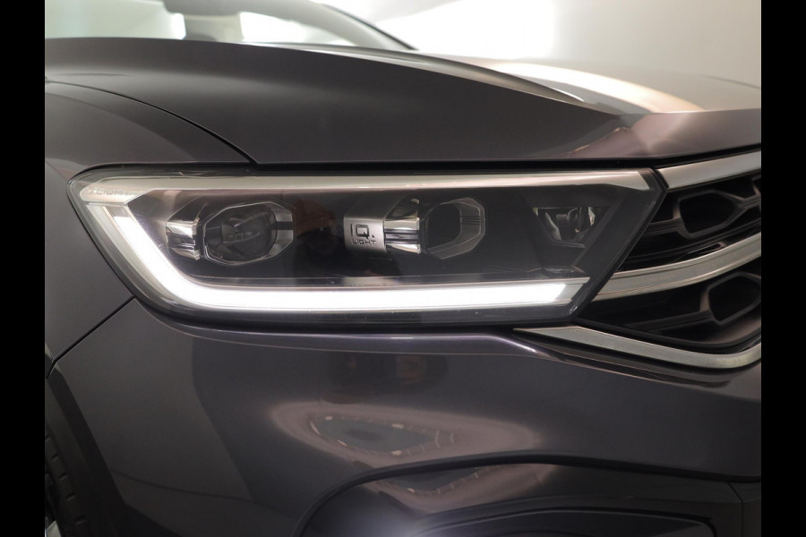 Volkswagen T-Roc Cabrio 1.5 TSI R-Line 150 pk Automaat (DSG) | Navigatie | Trekhaak (afneembaar) | Parkeersensoren (Park assist) | Achteruitrijcamera | Windscherm | Stoel/stuur verwarming | R-Line |