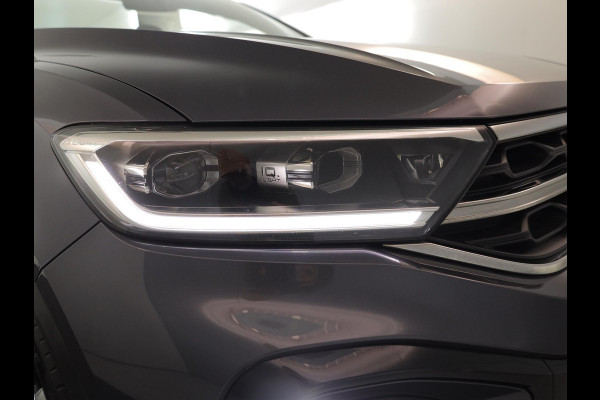 Volkswagen T-Roc Cabrio 1.5 TSI R-Line 150 pk Automaat (DSG) | Navigatie | Trekhaak (afneembaar) | Parkeersensoren (Park assist) | Achteruitrijcamera | Windscherm | Stoel/stuur verwarming | R-Line |