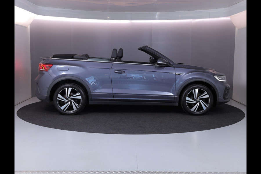 Volkswagen T-Roc Cabrio 1.5 TSI R-Line 150 pk Automaat (DSG) | Navigatie | Trekhaak (afneembaar) | Parkeersensoren (Park assist) | Achteruitrijcamera | Windscherm | Stoel/stuur verwarming | R-Line |