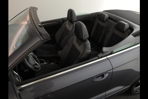 Volkswagen T-Roc Cabrio 1.5 TSI R-Line 150 pk Automaat (DSG) | Navigatie | Trekhaak (afneembaar) | Parkeersensoren (Park assist) | Achteruitrijcamera | Windscherm | Stoel/stuur verwarming | R-Line |