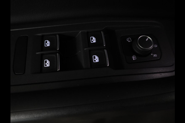 Volkswagen T-Roc Cabrio 1.5 TSI R-Line 150 pk Automaat (DSG) | Navigatie | Trekhaak (afneembaar) | Parkeersensoren (Park assist) | Achteruitrijcamera | Windscherm | Stoel/stuur verwarming | R-Line |