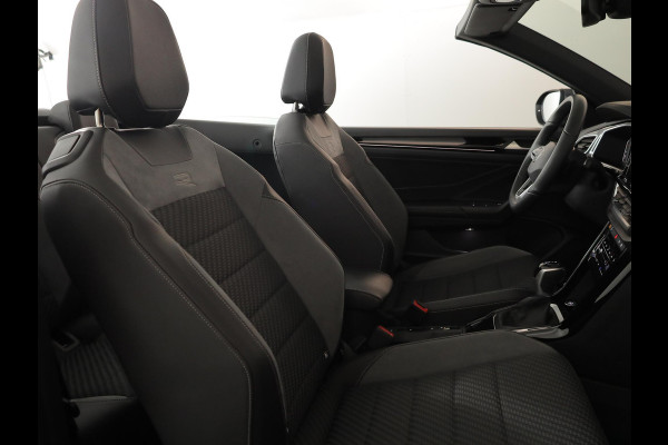 Volkswagen T-Roc Cabrio 1.5 TSI R-Line 150 pk Automaat (DSG) | Navigatie | Trekhaak (afneembaar) | Parkeersensoren (Park assist) | Achteruitrijcamera | Windscherm | Stoel/stuur verwarming | R-Line |