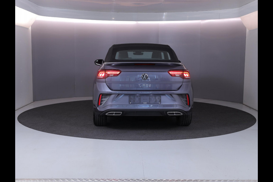 Volkswagen T-Roc Cabrio 1.5 TSI R-Line 150 pk Automaat (DSG) | Navigatie | Trekhaak (afneembaar) | Parkeersensoren (Park assist) | Achteruitrijcamera | Windscherm | Stoel/stuur verwarming | R-Line |