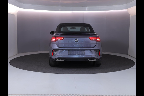 Volkswagen T-Roc Cabrio 1.5 TSI R-Line 150 pk Automaat (DSG) | Navigatie | Trekhaak (afneembaar) | Parkeersensoren (Park assist) | Achteruitrijcamera | Windscherm | Stoel/stuur verwarming | R-Line |