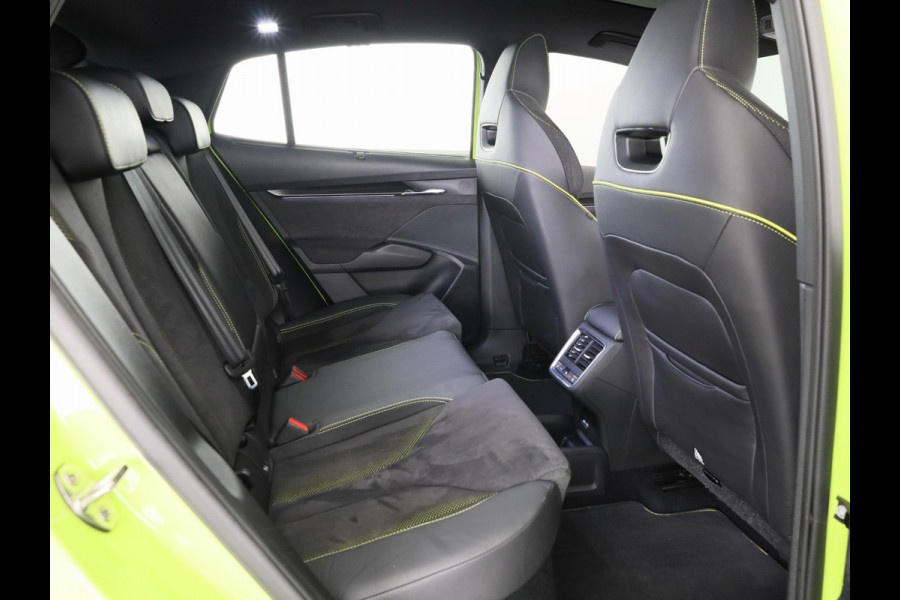 Škoda ENYAQ Coupé iV 80 RS 299pk | SoH 93% | Panoramadak | Elektrisch verstelbare stoelen met geheugen | Verwarmbare voorstoelen en achterbank |