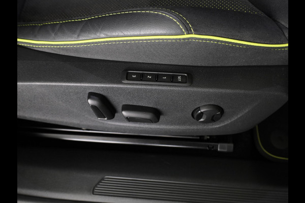 Škoda ENYAQ Coupé iV 80 RS 299pk | SoH 93% | Panoramadak | Elektrisch verstelbare stoelen met geheugen | Verwarmbare voorstoelen en achterbank |