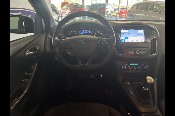 Ford FOCUS Wagon 125PK ST-Line 18-inch-navi-climatecontrole-privacyglass