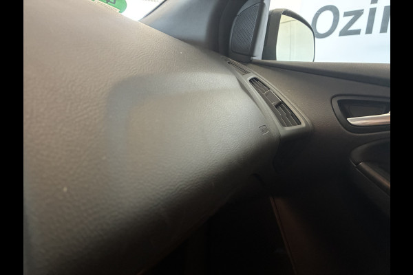 Ford FOCUS Wagon 125PK ST-Line 18-inch-navi-climatecontrole-privacyglass