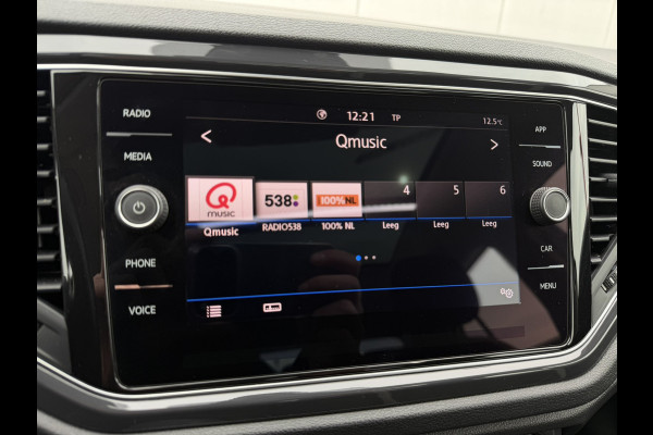 Volkswagen T-Roc 1.5 TSI Sport | Pano | Trekhaak | LED | Carplay | Camera | Virtual Cockpit | PDC