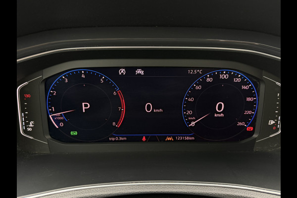 Volkswagen T-Roc 1.5 TSI Sport | Pano | Trekhaak | LED | Carplay | Camera | Virtual Cockpit | PDC