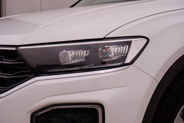 Volkswagen T-Roc 1.5 TSI Sport | Pano | Trekhaak | LED | Carplay | Camera | Virtual Cockpit | PDC