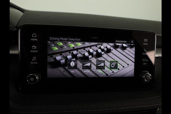 Škoda Fabia 1.0 TSI Business Edition 95pk | Verlengde garantie | Climatronic | Navigatie via App | Verwarmbare voorstoelen | Parkeersensoren voor en achter