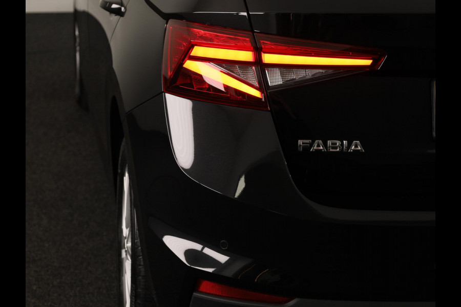 Škoda Fabia 1.0 TSI Business Edition 95pk | Verlengde garantie | Climatronic | Navigatie via App | Verwarmbare voorstoelen | Parkeersensoren voor en achter