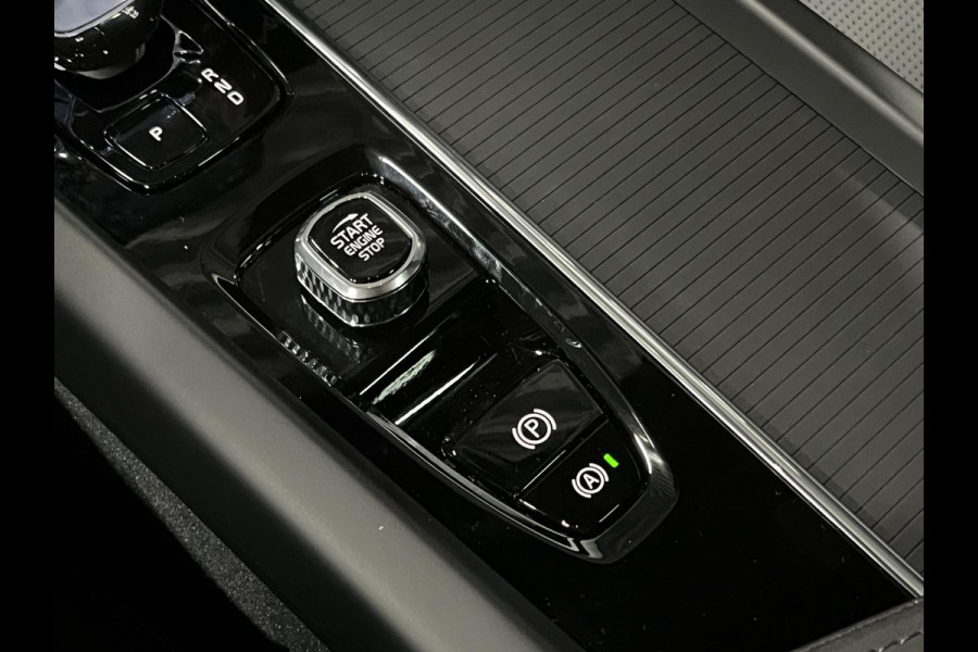 Volvo XC60 2.0 T8 Plug-in hybrid AWD Ultra Dark Trekhaak | Bowers & Wilkins | Massage | Adapt. cruise | Stoelventilatie | Open dak | 360 camera | Head-up | Stuur-/stoelverwarming