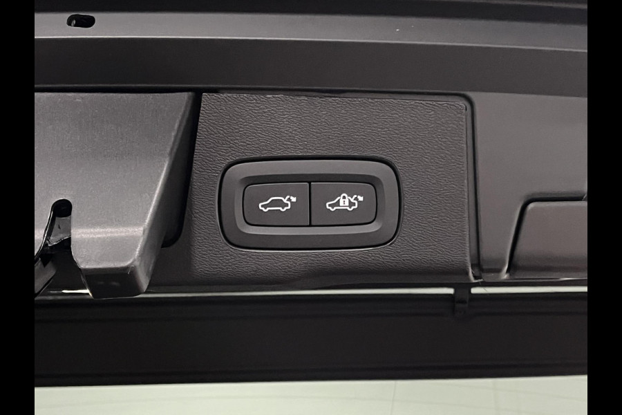 Volvo XC60 2.0 T8 Plug-in hybrid AWD Ultra Dark Trekhaak | Bowers & Wilkins | Massage | Adapt. cruise | Stoelventilatie | Open dak | 360 camera | Head-up | Stuur-/stoelverwarming