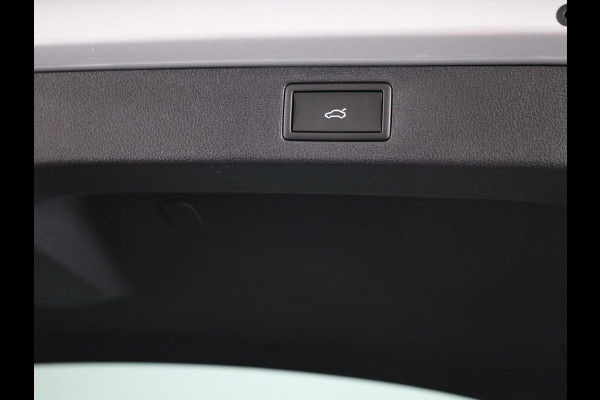 Škoda Kamiq Monte Carlo 1.0 TSI 115 pk 7 versn. DSG | Navigatie Pakket | Travel Assist Plus | Wegklapbare trekhaak | Winter Pakket | Charging | 18 inch lichtmetalen velgen