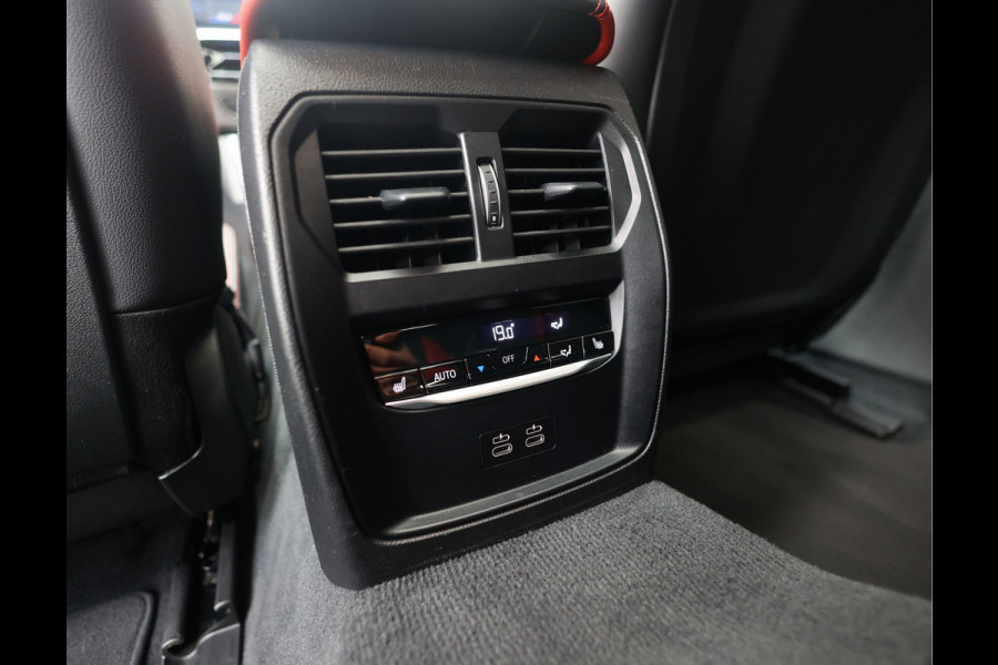 BMW i4 M50 84 kWh | Pano - Trekhaak - Harman Kardon