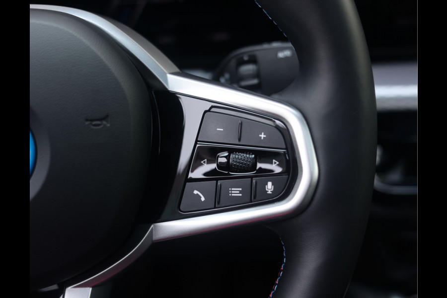 BMW i4 M50 84 kWh | Pano - Trekhaak - Harman Kardon