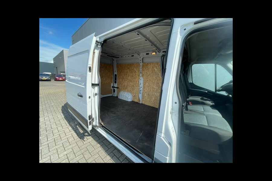 Nissan Interstar 2.3 dCi L2H2 Acenta