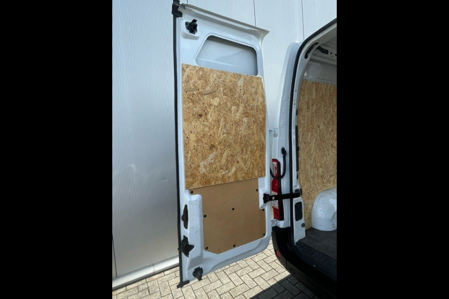 Nissan Interstar 2.3 dCi L2H2 Acenta