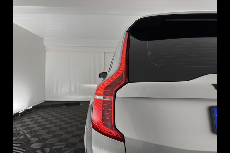 Volvo XC90 2.0 B5 AWD Inscription R-Design Intro Edition [7-Pers.] Aut. *PANO | LEATHER-ALCANTARA | FULL-LED | MEMORY-PACK | BOWERS&WILKINS | BLINDSPOT | KEYLESS | DIGI-COCKPIT | NAVI-FULLMAP | PRIVACYGLASS | HEATED-SPORTSEATS | TOWBAR | 20''ALU*