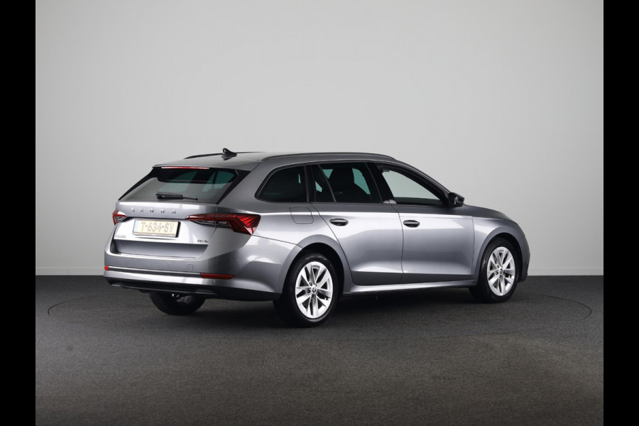 Škoda Octavia Combi 1.5 e-TSI Sport Business 150pk DSG | Parkeersensoren voor en achter | Navigatie | Sportstoelen |