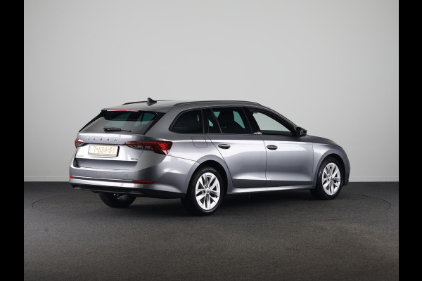 Škoda Octavia Combi 1.5 e-TSI Sport Business 150pk DSG | Parkeersensoren voor en achter | Navigatie | Sportstoelen |