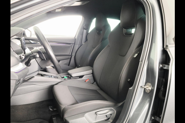 Škoda Octavia Combi 1.5 e-TSI Sport Business 150pk DSG | Parkeersensoren voor en achter | Navigatie | Sportstoelen |