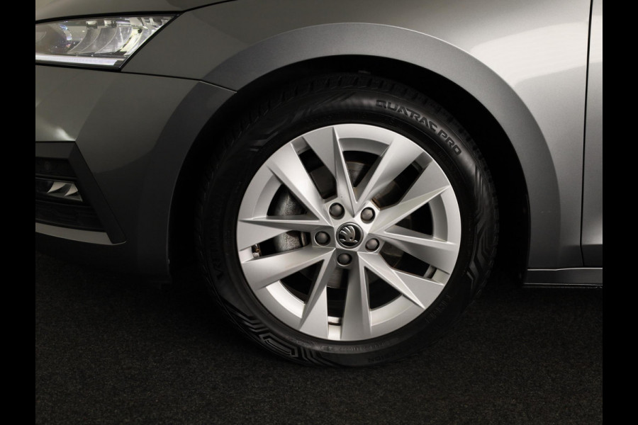 Škoda Octavia Combi 1.5 e-TSI Sport Business 150pk DSG | Parkeersensoren voor en achter | Navigatie | Sportstoelen |