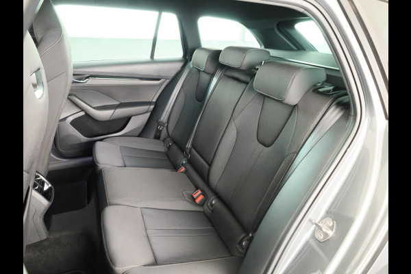 Škoda Octavia Combi 1.5 e-TSI Sport Business 150pk DSG | Parkeersensoren voor en achter | Navigatie | Sportstoelen |