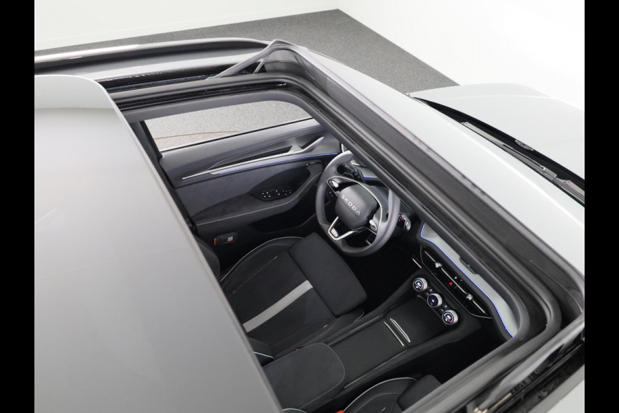 Škoda Kodiaq 1.5 TSI PHEV Sportline Business 204pk | 20 inch | Trekhaak | Panoramadak | Winter pakket |  Blind Spot | Adaptive Cruise | Stoelverwarming | Camera | Light & View