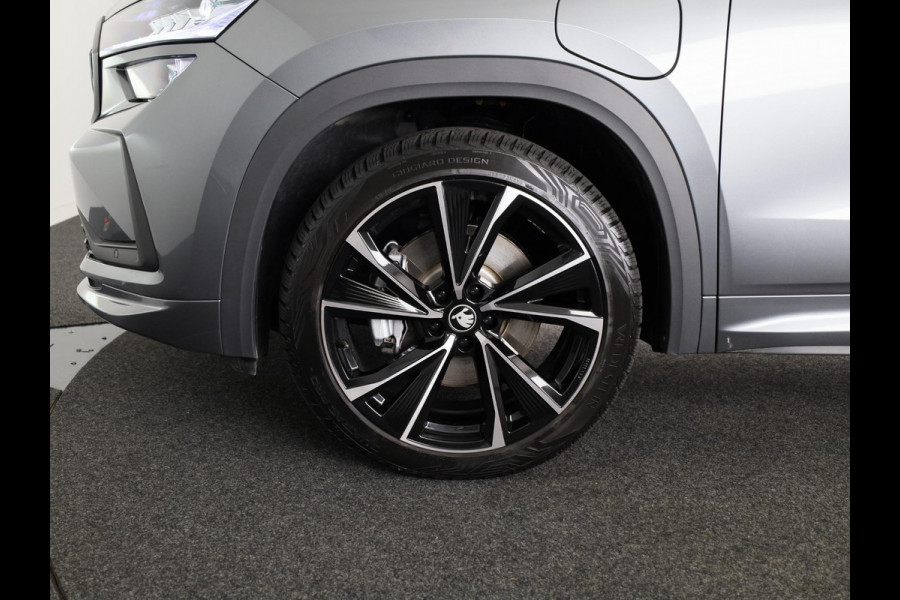 Škoda Kodiaq 1.5 TSI PHEV Sportline Business 204pk | 20 inch | Trekhaak | Panoramadak | Winter pakket |  Blind Spot | Adaptive Cruise | Stoelverwarming | Camera | Light & View