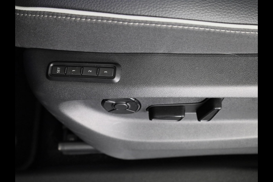 Škoda Kodiaq 1.5 TSI PHEV Sportline Business 204pk | 20 inch | Trekhaak | Panoramadak | Winter pakket |  Blind Spot | Adaptive Cruise | Stoelverwarming | Camera | Light & View