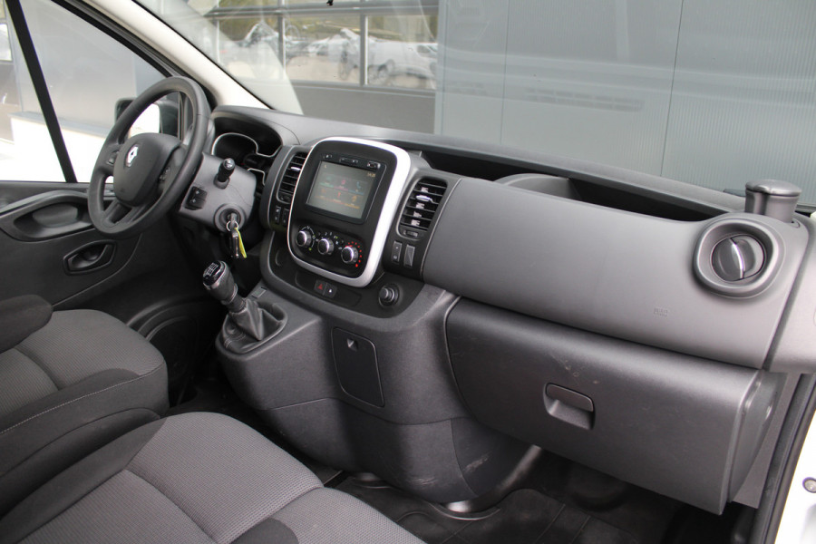 Renault Trafic Passenger 2.0 dCi 120 Grand Life 120pk 9 Zits - Prijs incl. BTW - Airco - Cruise - LED - Navi - Bluetooth - Rijklaar