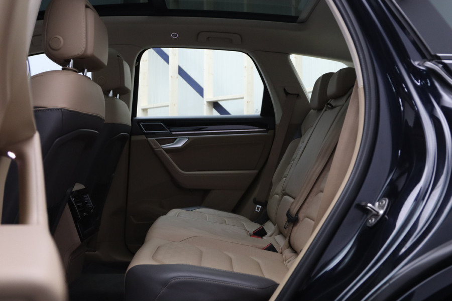 Volkswagen Touareg 3.0 TDI 286 PK Atmosphere R-Line, Luchtvering, Trekhaak, Panoramadak, Adap. Cruise Control