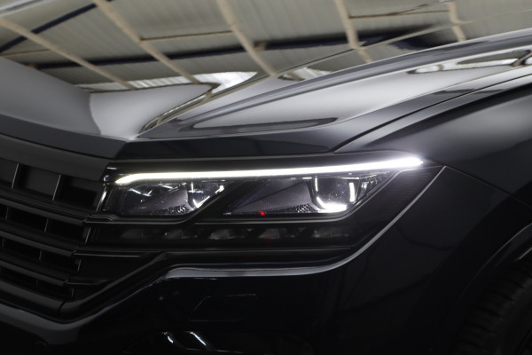 Volkswagen Touareg 3.0 TDI 286 PK Atmosphere R-Line, Luchtvering, Trekhaak, Panoramadak, Adap. Cruise Control