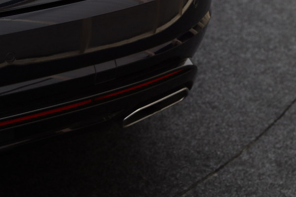 Volkswagen Touareg 3.0 TDI 286 PK Atmosphere R-Line, Luchtvering, Trekhaak, Panoramadak, Adap. Cruise Control