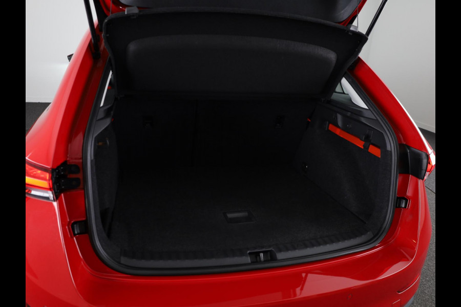 Škoda SCALA 1.0 TSI Business Edition 116pk | Panoramadak | Apple Carplay | Verwarmbare voorstoelen | Climatronic