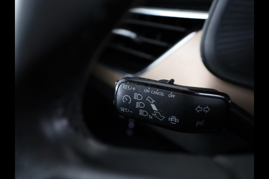 Škoda SCALA 1.0 TSI Business Edition 116pk | Panoramadak | Apple Carplay | Verwarmbare voorstoelen | Climatronic