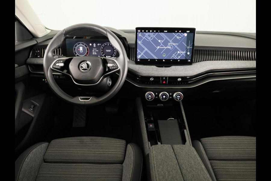 Škoda Superb Combi Business Edition 1.5 MHEV 150pk DSG-7 | Navigatie | Parkeercamera | Verwarmbare voorstoelen en achterbank | 18 inch Lichtmetalen velgen | Verlengde garantie