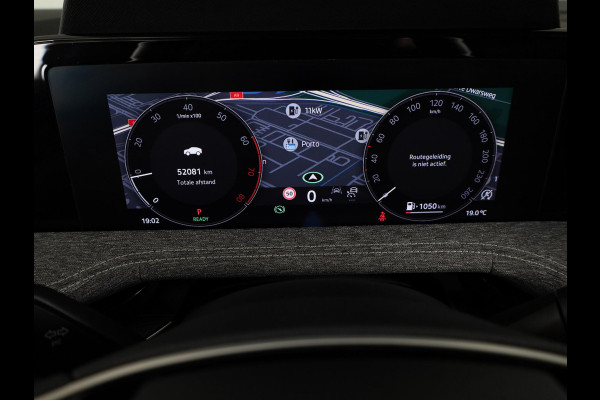 Škoda Superb Combi Business Edition 1.5 MHEV 150pk DSG-7 | Navigatie | Parkeercamera | Verwarmbare voorstoelen en achterbank | 18 inch Lichtmetalen velgen | Verlengde garantie