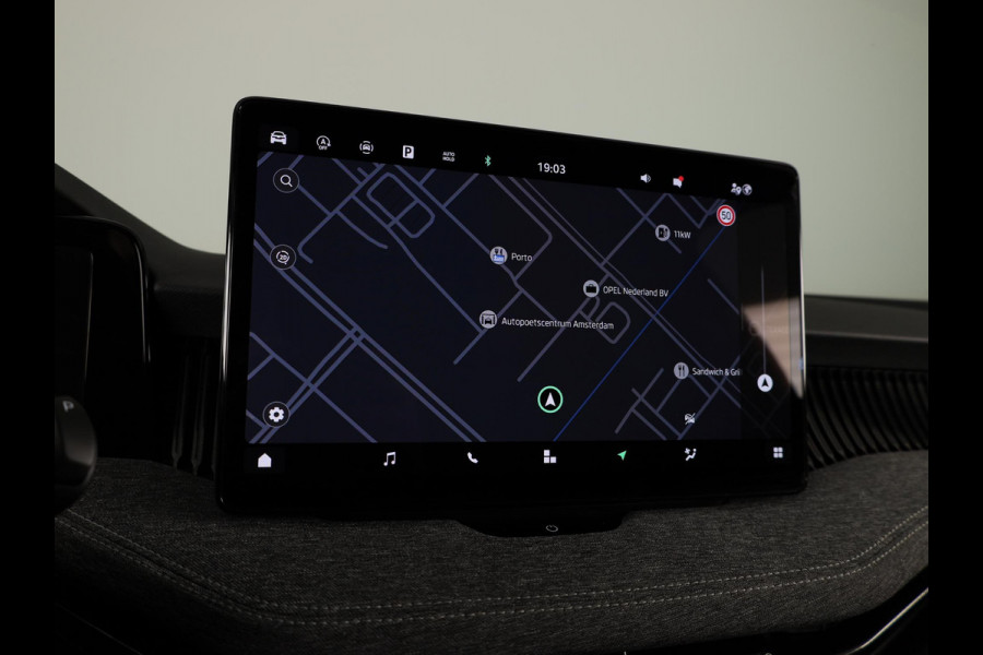 Škoda Superb Combi Business Edition 1.5 MHEV 150pk DSG-7 | Navigatie | Parkeercamera | Verwarmbare voorstoelen en achterbank | 18 inch Lichtmetalen velgen | Verlengde garantie