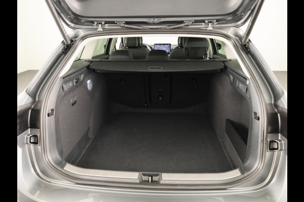 Škoda Superb Combi Business Edition 1.5 MHEV 150pk DSG-7 | Navigatie | Parkeercamera | Verwarmbare voorstoelen en achterbank | 18 inch Lichtmetalen velgen | Verlengde garantie