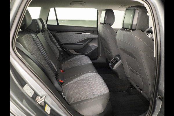 Škoda Superb Combi Business Edition 1.5 MHEV 150pk DSG-7 | Navigatie | Parkeercamera | Verwarmbare voorstoelen en achterbank | 18 inch Lichtmetalen velgen | Verlengde garantie