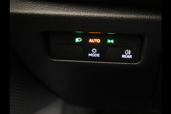 Škoda Superb Combi Business Edition 1.5 MHEV 150pk DSG-7 | Navigatie | Parkeercamera | Verwarmbare voorstoelen en achterbank | 18 inch Lichtmetalen velgen | Verlengde garantie